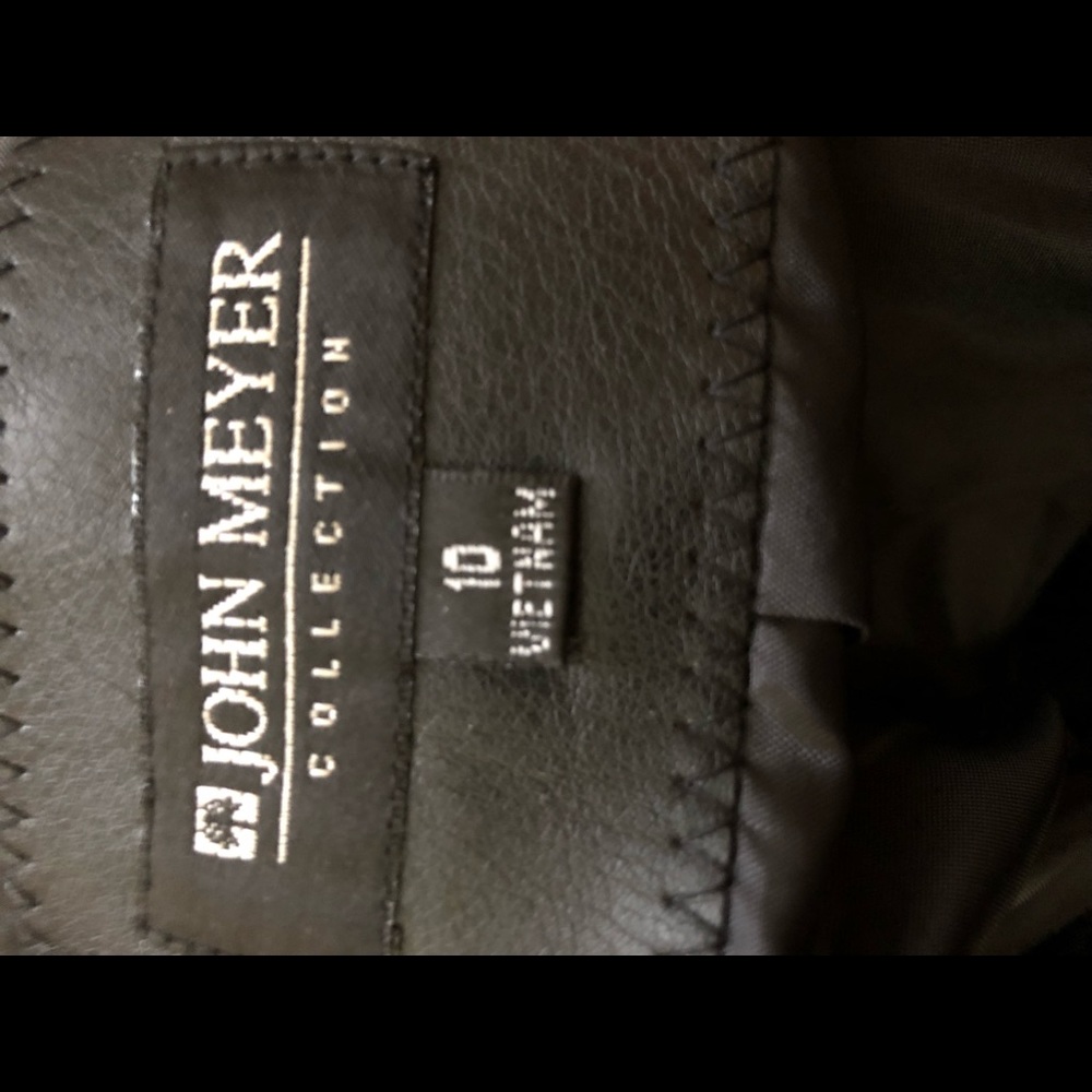 Modern suit jacket. - Picture 4 of 4